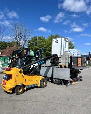 Hyrmaskiner och byggmaterial